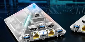 دستگاه هرمی‌شکل MSSTACK با بدنه شفاف و نورپردازی داخلی، مجهز به ۴ پورت USB‑A 3.0، دو پورت Ethernet، خروجی‌های HDMI و درگاه USB‑C با توان PD 30W (Only Power)، مناسب کاربردهای Edge AI، سرور خانگی و هاب توسعه.