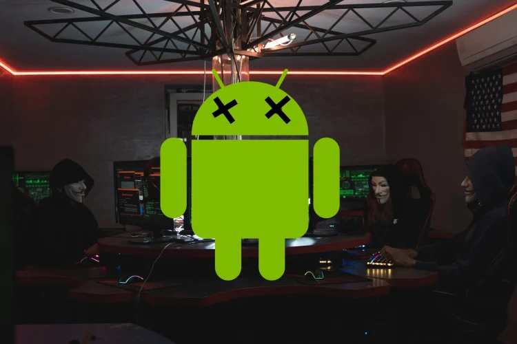 نماد اندروید با علامت X روی چشم‌ها در مرکز تصویر در یک اتاق تاریک با هکرهای نقابدار؛ نماد بدافزار اندروید (Android Malware) و آسیب‌پذیری‌های امنیتی موبایل