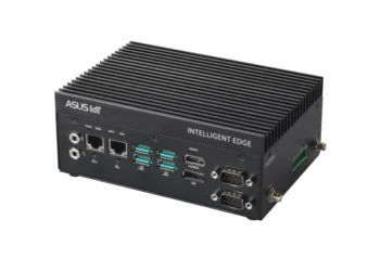 نمای جانبی کامپیوتر صنعتی بدون فن ایسوس مدل PE1000U دارای هیت‌سینک بزرگ و پورت‌های آنتن.