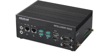 نمای جانبی کامپیوتر صنعتی بدون فن ایسوس مدل PE1000U دارای هیت‌سینک بزرگ و پورت‌های آنتن.