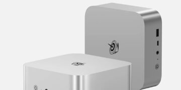 دو دستگاه مینی پی‌سی Beelink SER10 Max با طراحی مینیمال نقره‌ای رنگ.