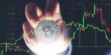 بیتکوین در آزمون سرنوشتساز ۷۰ هزار دلار؛ آیا خریداران میتوانند روند را تغییر دهند؟