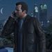 صحنه‌ای سینمایی از Grand Theft Auto V در شب که یک کاراکتر بازی در فضای باز و مشرف به شهر ایستاده است. پس‌زمینه شامل خط آسمان شهری با آسمان‌خراش‌های نورانی، نخل‌ها و ماه در آسمان شب است. نورپردازی و ترکیب‌بندی تصویر، حال‌وهوای داستانی و جهان‌باز بازی را برجسته می‌کند.