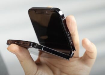 تصویری از طرح احتمالی آیفون تاشوی مربعی اپل