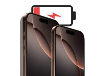 تصویر مفهومی از دو گوشی iPhone Pro با طراحی تخت و رنگ تیتانیومی، همراه با آیکن باتری کمشارژ در پسزمینه، که به موضوع مصرف انرژی و عملکرد باتری آیفون اشاره دارد و برای پوشش خبری یا تحلیلی درباره شارژدهی نسلهای جدید آیفون استفاده میشود.