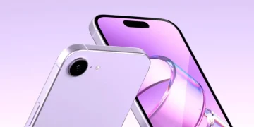 رندر گرافیکی از پشت و جلوی گوشی iPhone 17e با رنگ بنفش یاسی و تک دوربین.