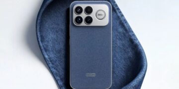 نمای پشت گوشی ردمی K90 پرو با بدنه طرح جین آبی و ماژول دوربین چهارگانه نقرهای.