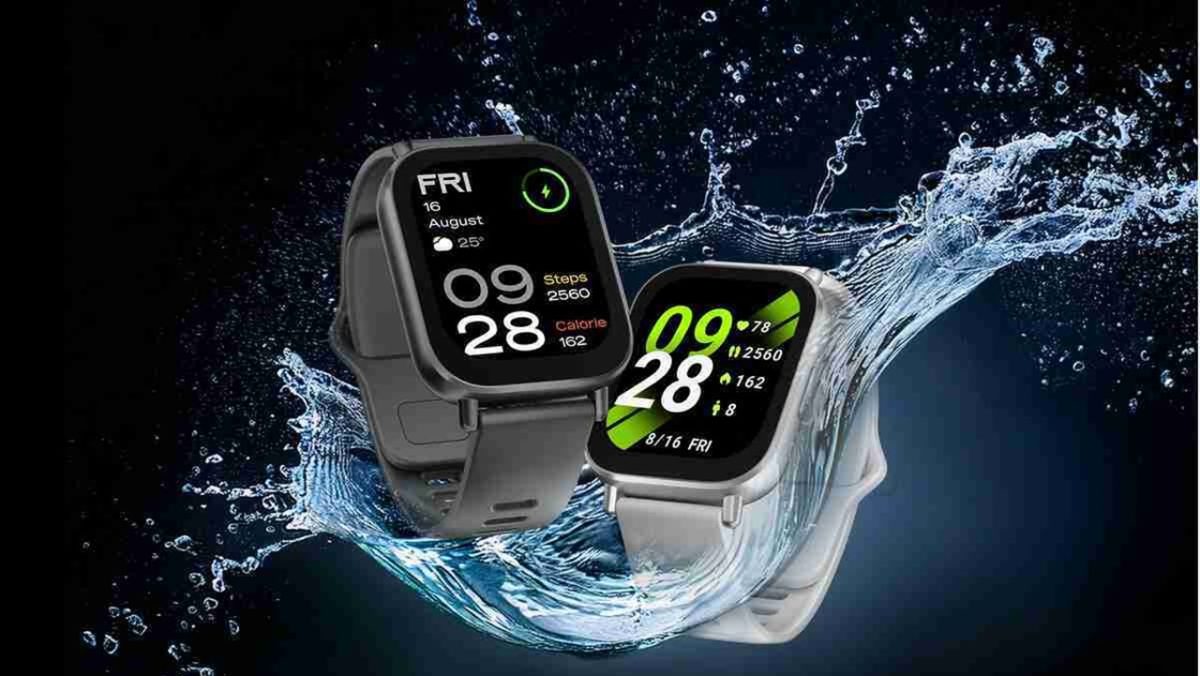 Redmi Watch 5 از شارژر مغناطیسی استفاده میکند که اتصال آن ساده و سریع است.