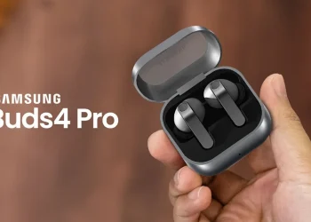رونمایی از طراحی جدید سامسونگ گلکسی بادز ۴ پرو (Samsung Galaxy Buds 4 Pro) با ساقه بلند و کیس شارژ متالیک؛ تغییر انقلابی در ارگونومی هندزفری‌های سامسونگ