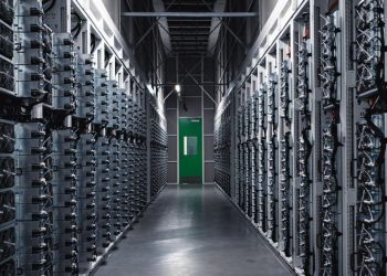 مایکروسافت دیتاسنترهای عظیم خود را در عربستان افتتاح می‌ کند