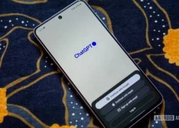 گوشی اختصاصی هوش مصنوعی OpenAI در مسیر توسعه قرار دارد