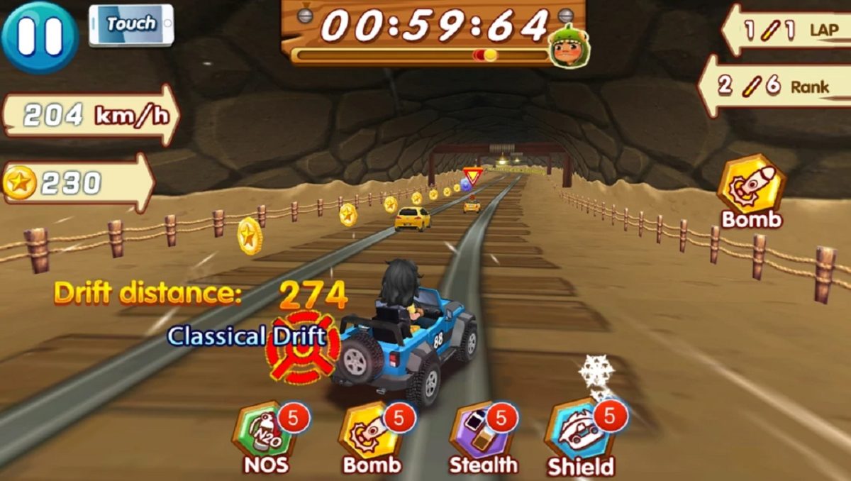 Crazy Racing یک بازی ساده در سبک بازی مسابقه ای دونفره است که امکان رقابت سریع بین دو بازیکن را فراهم می‌کند. 
