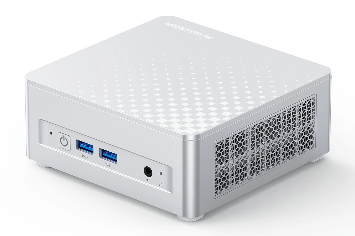 نمای نزدیک از طراحی بدنه مینی‌پی‌سی Elite M1 Lite-125U با پورت‌های جلویی و سیستم تهویه جانبی