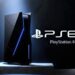 رندر مفهومی از کنسول PlayStation 6 با طراحی عمودی آیندهنگر، بدنه مشکی براق و خطوط نور LED آبی در امتداد کنارهها. کنسول روی پایه سفید قرار گرفته و در سمت راست تصویر لوگو و نام PS6 با فونت رسمی پلیاستیشن دیده میشود. نورپردازی سرد و پسزمینه تیره حس تکنولوژیک و نسل بعدی را برجسته میکند