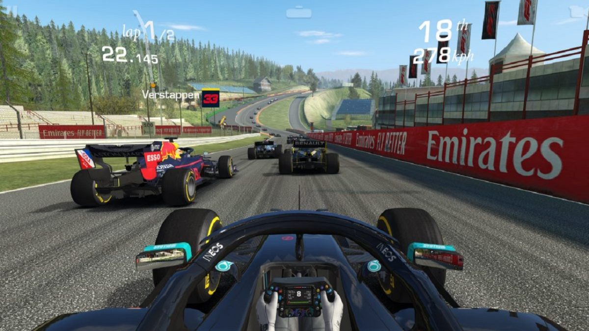 Real Racing 3 یکی از واقع‌گرایانه‌ترین بازی‌های مسابقه‌ای موبایل است که با لایسنس رسمی خودروها و پیست‌ها ارائه شده است. 