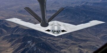 تصویر جدید B-21 Raider رازهای طراحی بمب‌افکن نسل آینده آمریکا را آشکار کرد