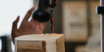 دانشمندان چوب را به یک باتری خورشیدی تبدیل کردند