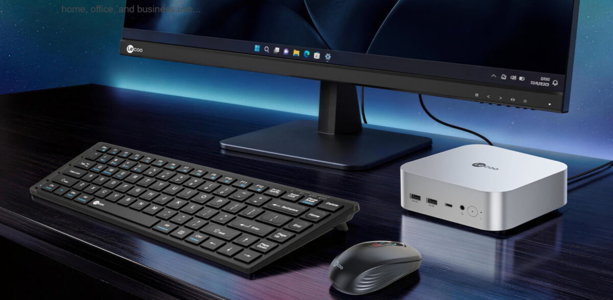 ستاپ میز کار مدرن با مینیکامپیوتر Lenovo Lecoo AI Mini Pro در کنار مانیتور، کیبورد بیسیم و موس روی میز کار خانگی یا اداری
