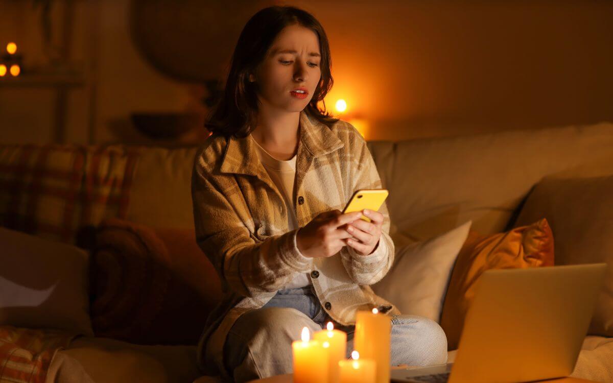 چرا اینترنت گوشی هنگام قطعی برق ناپایدار می‌شود؟