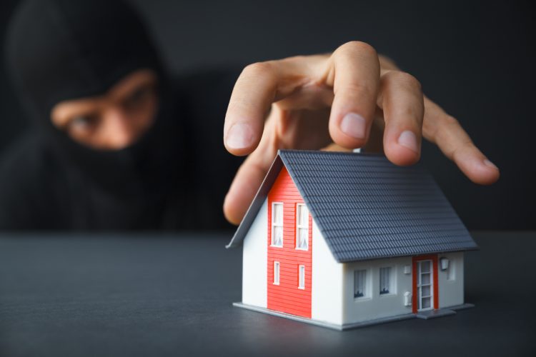 راهنمای کامل جلوگیری از کلاهبرداری ملکی در خرید، فروش و اجاره ملک