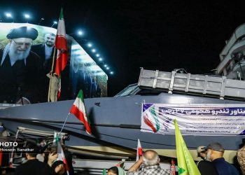 رونمایی از شناور جدید ایران برای مدیریت تنگه هرمز