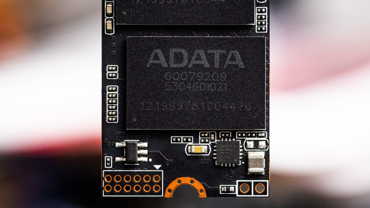 ADATA یکی از برندهای محبوب در بازار قطعات اقتصادی است و SSDهای آن تنوع بالایی دارند.