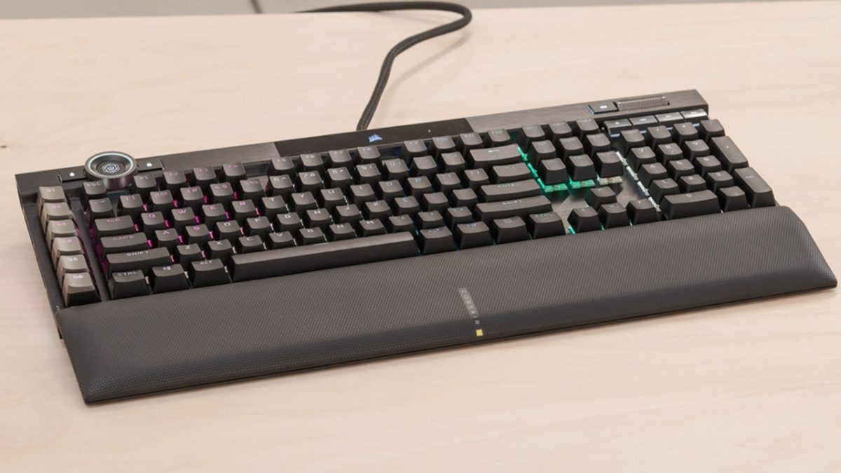 Corsair K100 RGB یکی از حرفه‌ای‌ترین کیبوردهای موجود در بازار است که ترکیبی از عملکرد سریع، کیفیت ساخت فوق‌العاده و امکانات نرم‌افزاری گسترده را ارائه می‌دهد. 