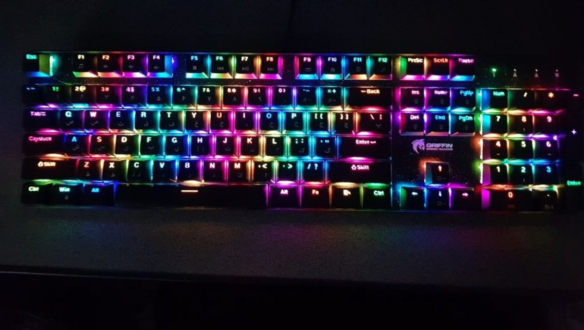 Green GK802-RGB یکی از محبوب‌ترین مدل‌های اقتصادی برند گرین است که طراحی جذاب و نورپردازی RGB مناسبی ارائه می‌دهد.
