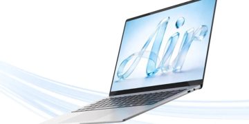نمای زاویه‌دار از لپ‌تاپ نقره‌ای رنگ Lenovo Lecoo Air 14 با صفحه‌نمایش روشن و افکت هنری انتزاعی به شکل کلمه Air در پس‌زمینه