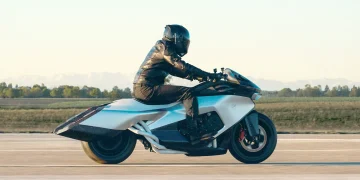 موتورسیکلت مفهومی جدید BMW با ظاهری شبیه هواپیماهای مافوق صوت معرفی شد
