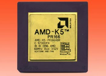 پردازنده کلاسیک AMD-K5 PR166 تولید سال ۱۹۹۶، اولین پردازنده کاملاً مستقل AMD با معماری x86 و پشتیبانی از ویندوز ۹۵.