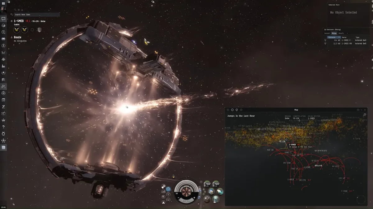 نمای گیم‌پلی بازی EVE Online که یک ساختار عظیم حلقه‌ای شکل را نشان می‌دهد؛ انرژی نوری از مرکز آن به بیرون تابیده و یک نقشه فضایی کوچک در گوشه تصویر قرار دارد.
