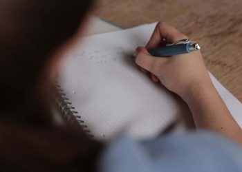 آیلتس آزمون کاغذی را کنار می‌ گذارد