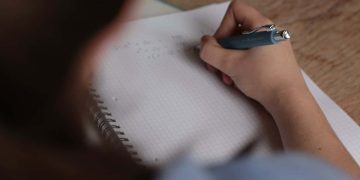 آیلتس آزمون کاغذی را کنار می‌ گذارد