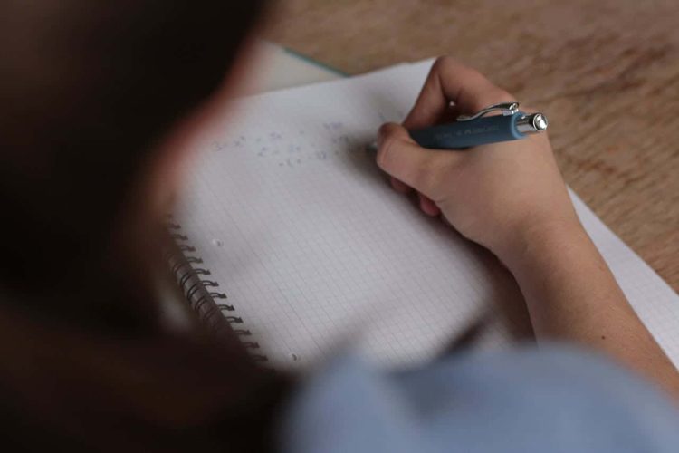 آیلتس آزمون کاغذی را کنار می‌ گذارد