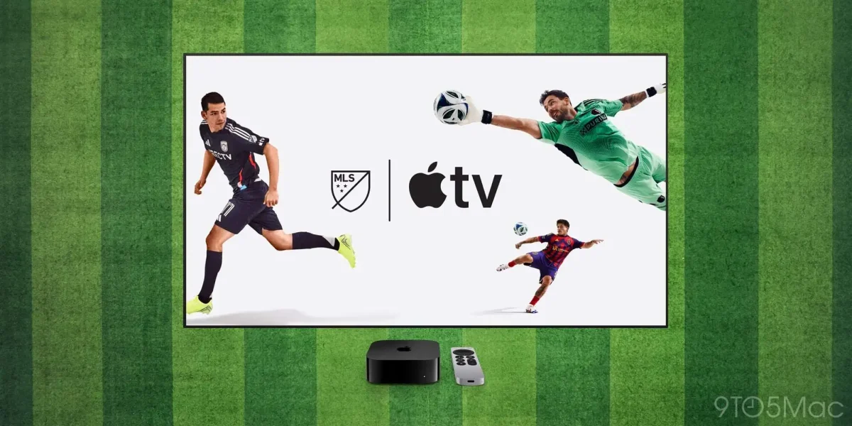لوگوی اپل تیوی کنار لوگوی Major League Soccer روی پسزمینه تیره، همراه با تصویر بازیکن فوتبال در سمت راست و متن تبلیغاتی مربوط به پخش مسابقات MLS.