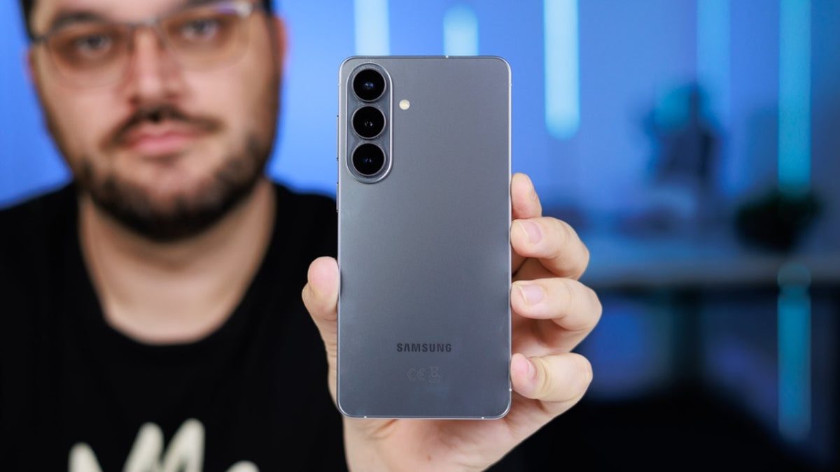 سامسونگ در این نسل از تراشه Exynos 2600 با لیتوگرافی ۲ نانومتری استفاده کرده است.