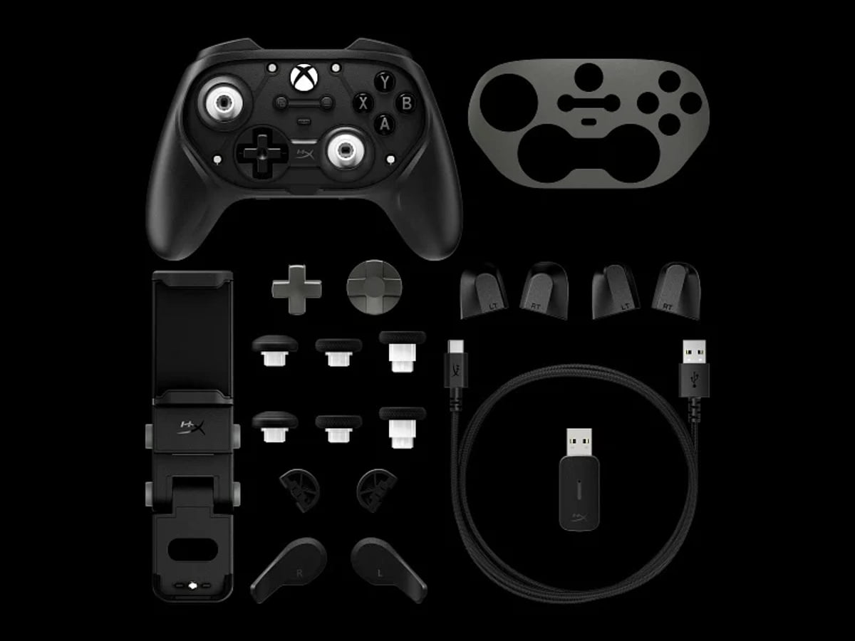 کنترلر گیمینگ HyperX Clutch Gladiate برای Xbox به همراه مجموعه قطعات ماژولار شامل آنالوگها، دکمههای D‑pad، تریگرها، دانگل USB و کابل اتصال، نمایش طراحی قابل شخصیسازی کنترلر.