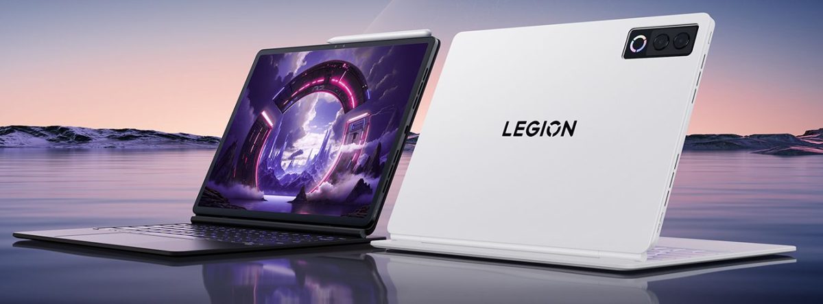 تصویر دو تبلت Lenovo Legion Y700 (یا مدل مشابه ۱۱ اینچی). یکی از تبلتها با کیبورد متصل و صفحه نمایش روشن با تصویر گرافیکی زیبا دیده میشود، و دیگری با قاب پشتی سفید و ماژول دوربین دوتایی در پسزمینهای از افق غروب آفتاب و آب نمایش داده شده است.