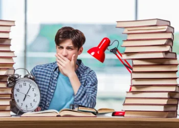 1۲ تکنیک مؤثر برای کاهش استرس کنکور و افزایش عملکرد در جلسه آزمون