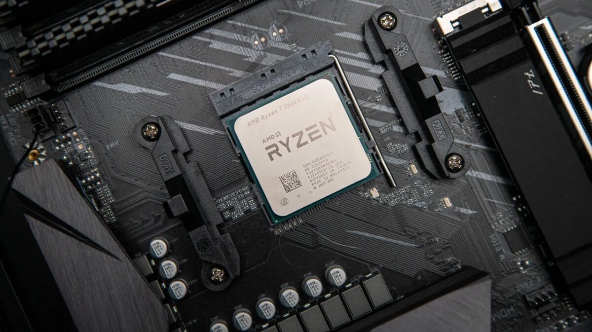 Ryzen 9 9950X قدرتمندترین پردازنده دسکتاپ استاندارد AMD در خانواده Ryzen 9000 است که بر پایه معماری Zen 5 توسعه یافته است. 