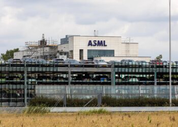شرکت ASML شایعه ارسال تجهیزات EUV به چین را «غلط و مخرب» خواند