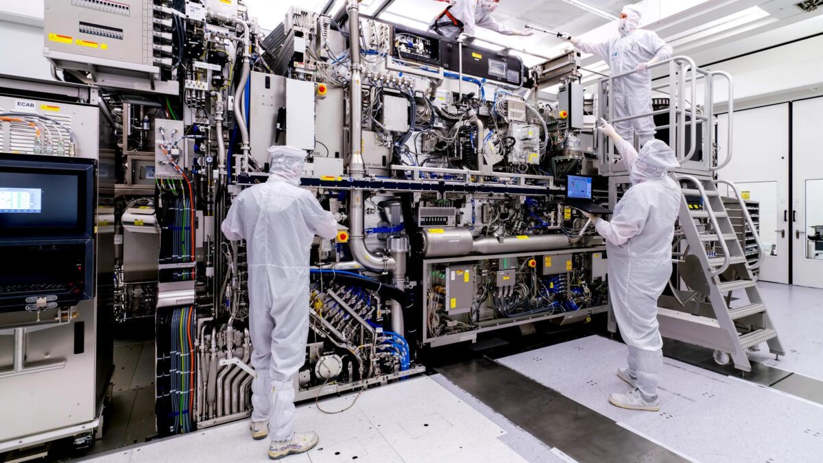 شرکت ASML ادعای ارسال تجهیزات EUV به چین را رد کرد