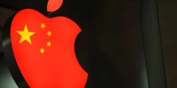 اپل برای مقابله با هزینه حافظه در آیفون ۱۸ دست به دامان ترامپ شد