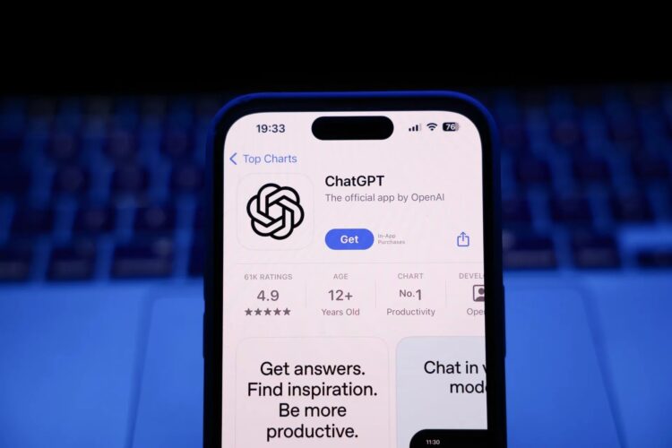 سهم بازار ChatGPT برای اولینبار به زیر ۵۰ درصد سقوط کرد