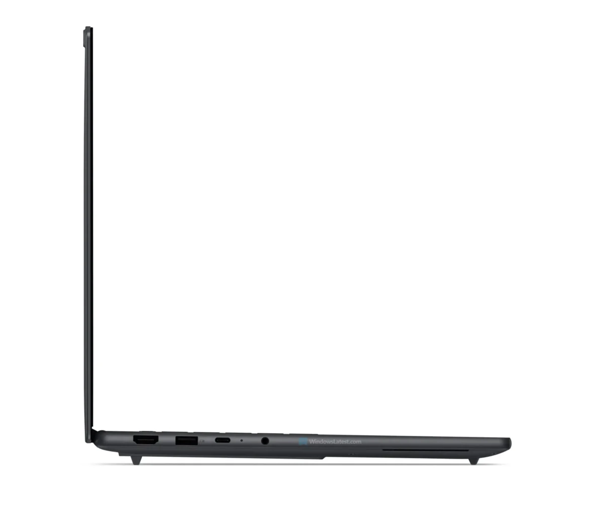 نمای نیم‌رخ از سمت چپ لپ‌تاپ لنوو Yoga Pro 9 که دکمه پاور، سوئیچ فیزیکی قطع دوربین (Privacy Shutter)، اسلات کارت‌خوان SD و پورت‌های اضافی را نشان می‌دهد