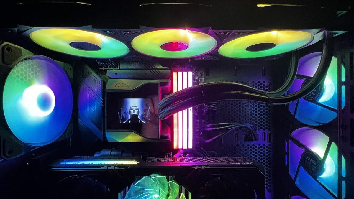 MSI CORELIQUID D360 از رادیاتور 360mm با تراکم فین بالا استفاده میکند.