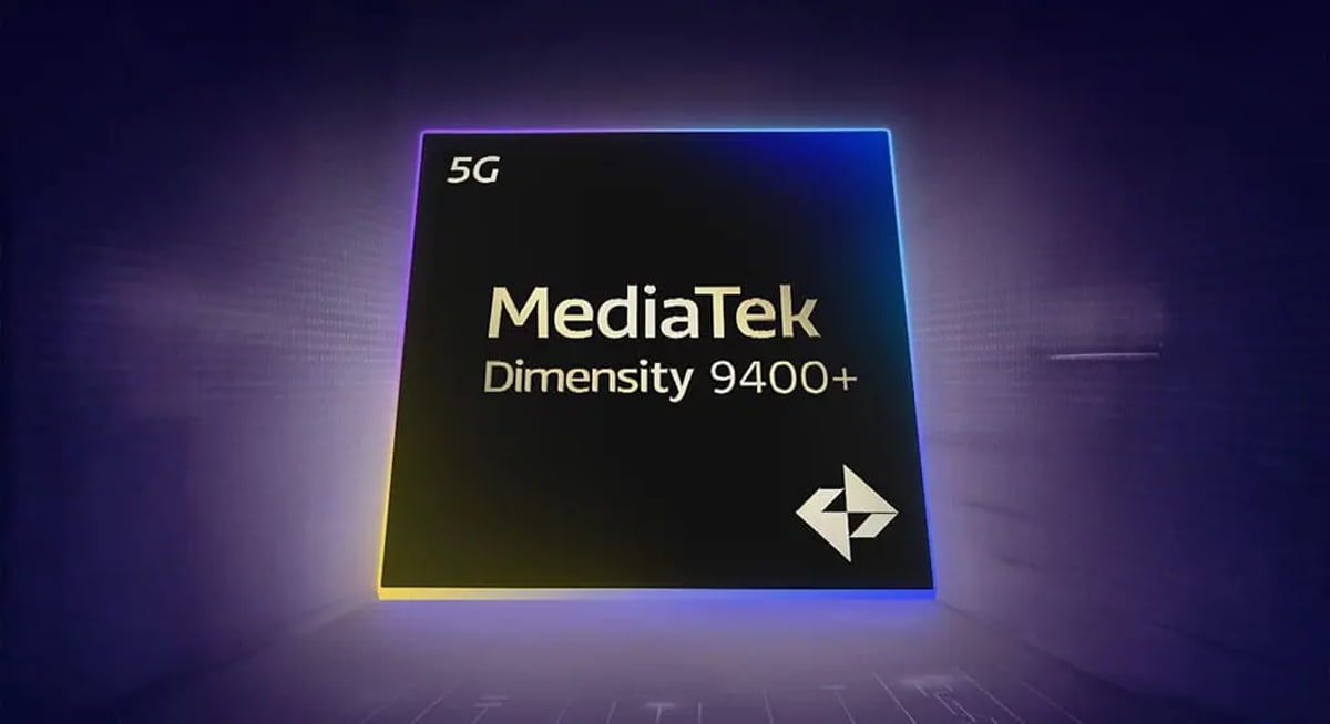 تصویر تبلیغاتی از چیپ‌ست پرچم‌دار MediaTek Dimensity 9400+؛ با قابلیت اتصال 5G که در مرکز یک فضای نوری انتزاعی قرار گرفته است؛ طراحی مینیمال سیاه و طلایی که قدرت پردازشی بالا و هوش مصنوعی پیشرفته این تراشه را تداعی می‌کند