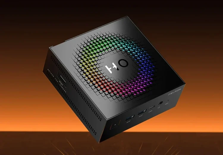تصویر سه بعدی و زاویهدار از مینی پیسی مشکی Peladn HO5 که نورپردازی RGB دایرهای در سقف آن و لوگوی HO در مرکز دیده میشود