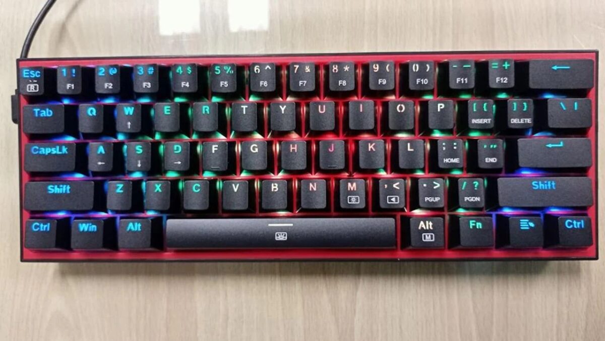 طراحی Tenkeyless یا TKL یکی از محبوب‌ترین فرم فاکتورها در میان گیمرها و کاربران حرفه‌ای است. 